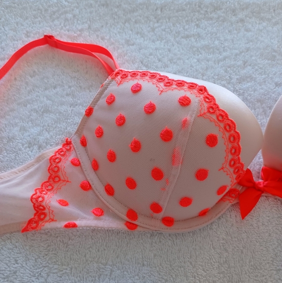 Victoria's Secret Push Up Padded Bra, Size 32D - Picture 4 of 16